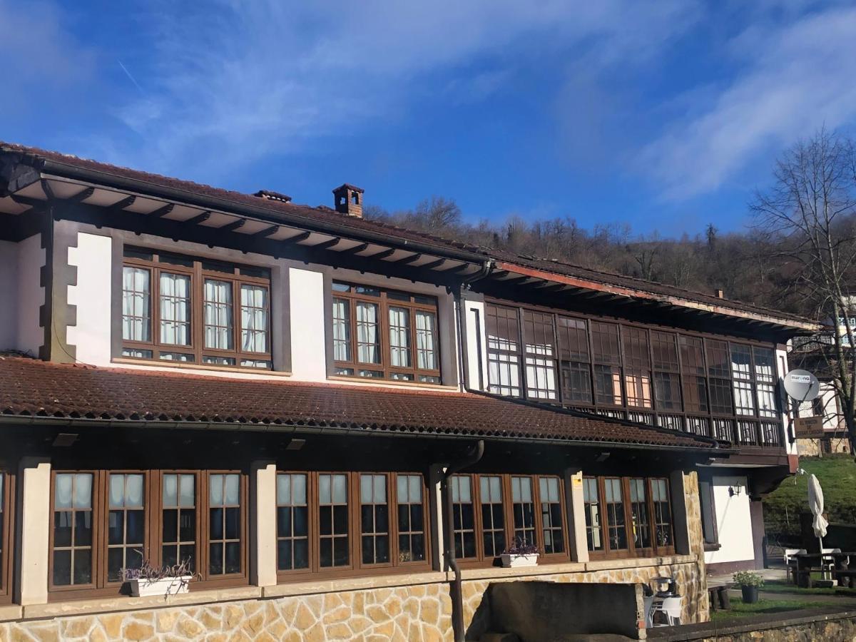 Hotel Restaurante La Carasca Orle Exterior photo